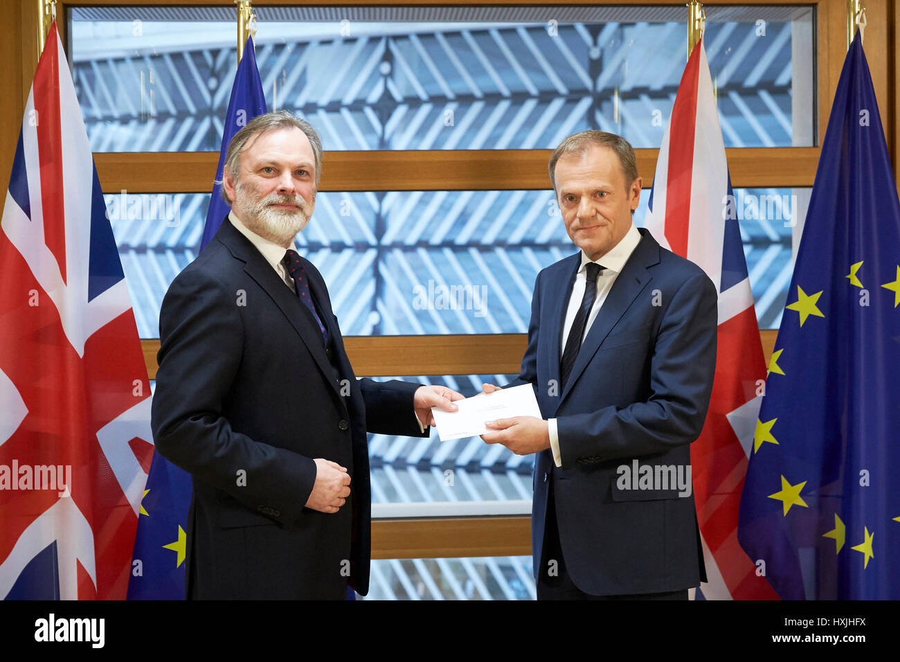 Brüssel, Belgien. 29. März 2017. Übergabe des britischen Premierministers Theresa May Benachrichtigungsschreiben (Artikel 50) durch Botschafter Tim Barrow. Bildnachweis: Leo Cavallo/Alamy Live-Nachrichten Stockfoto