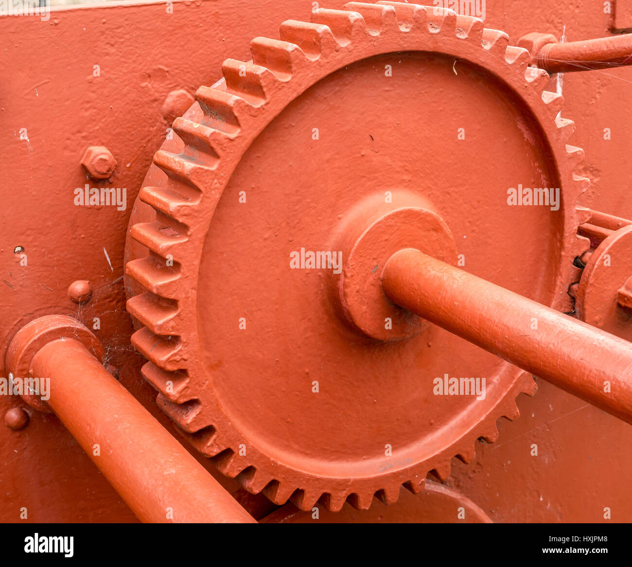 Nahaufnahme von Bügeleisen Rädchen der alte Hafen Hafen Mechanismus mit Zahnrädern und Stangen Stockfoto