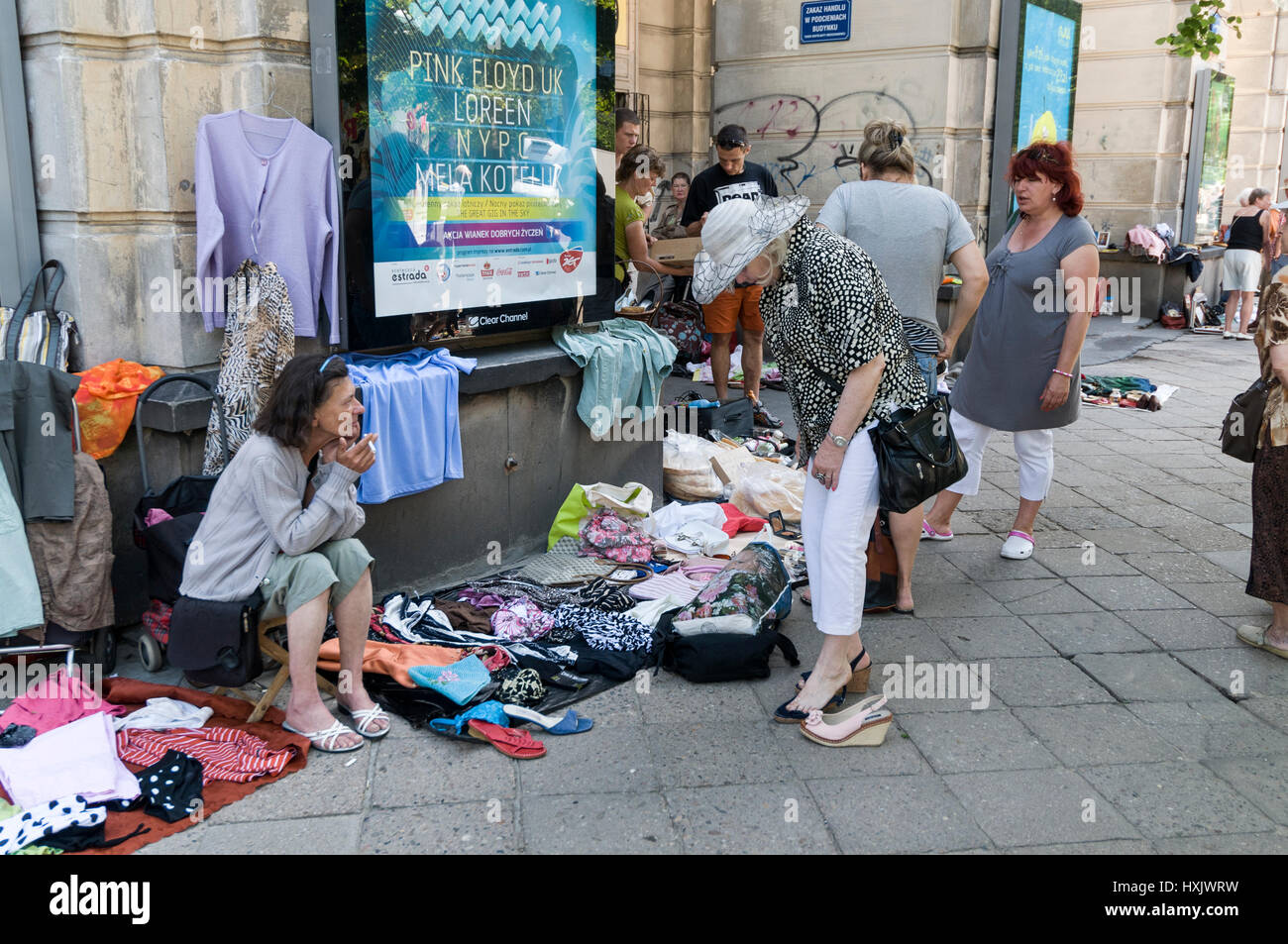 Eine Straße Markt auf Al. Jana Pawla 11 (Al John Paul 11 Straße) in Warschau, Polen Stockfoto