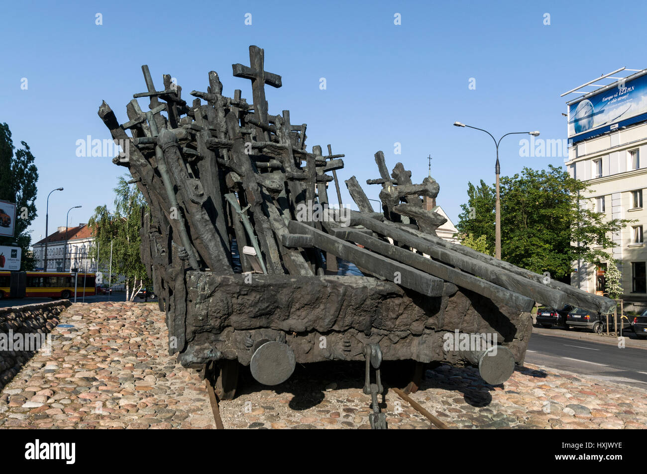Der Bronzeguss Denkmal eines Bahn-LKW voller Kreuze Vertretung für jene Opfer der sowjetischen Aggression und all jene, die in Gulags in Siberi deportiert Stockfoto