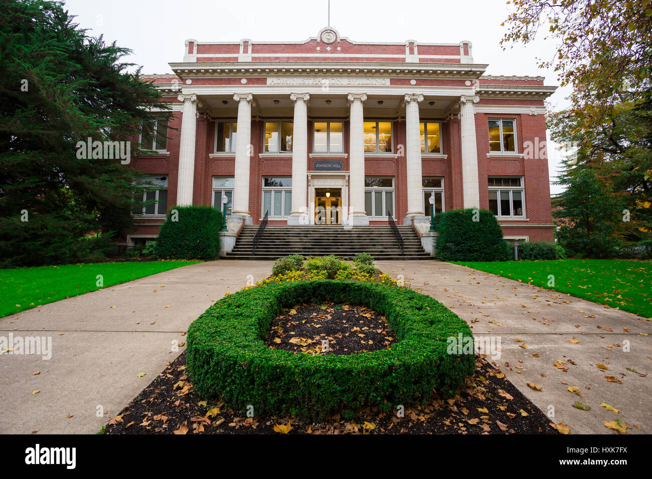 Verwaltungsgebäude außen Johnson Hall auf dem Campus der University of Oregon in Eugene. Stockfoto