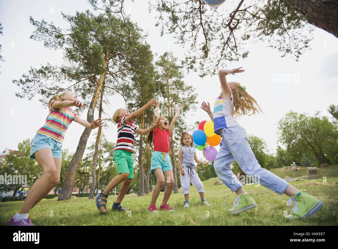 Kinder haben kinder -Fotos und -Bildmaterial in hoher Auflösung – Alamy