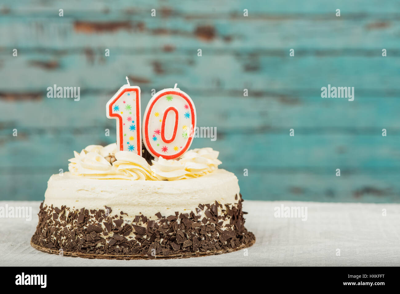 Zehnten Geburtstag oder Stadtbefreiung Kuchen mit Kerzen Stockfoto