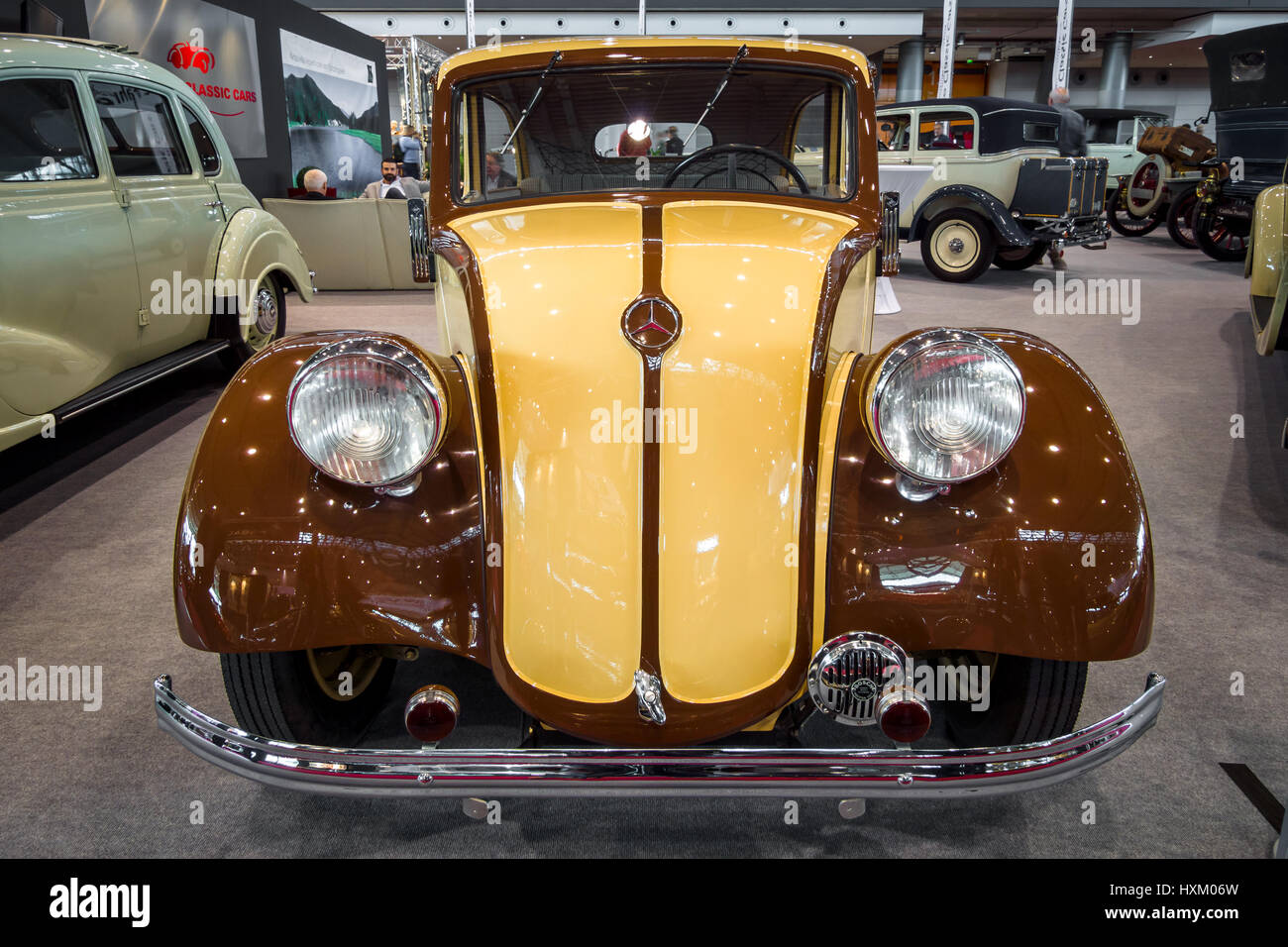 STUTTGART, Deutschland - 2. März 2017: Kompaktes Auto Mercedes-Benz 130 (W23), 1934. Europas größte Oldtimer-Messe "RETRO CLASSICS" Stockfoto