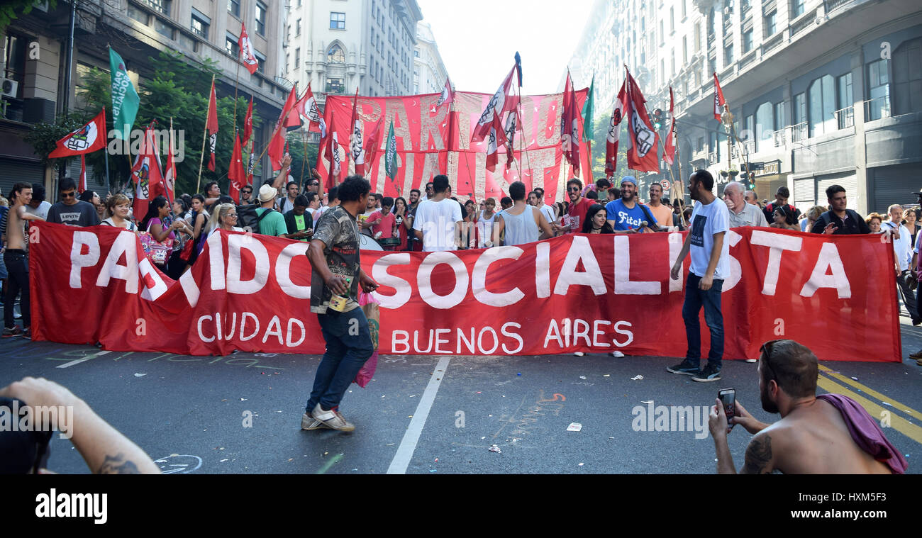 Buenos Aires, Argentinien - 24. März 2017: Demonstrationen auf der Anivesary der argentinischen Diktatur, am 24. März 2017 in Buenos Aires, Argentinien. Stockfoto