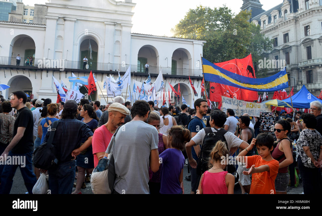 Buenos Aires, Argentinien - 24. März 2017: Demonstrationen auf der Anivesary der argentinischen Diktatur, am 24. März 2017 in Buenos Aires, Argentinien. Stockfoto