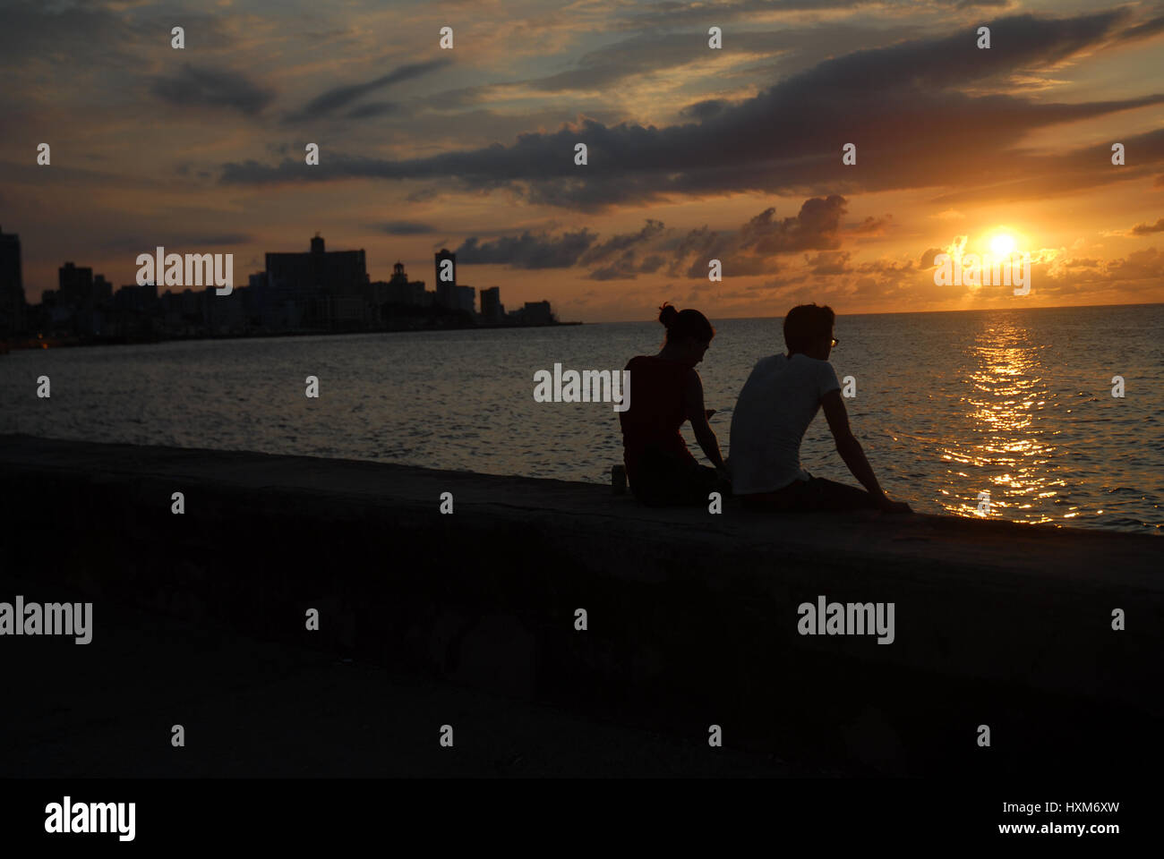 Sonnenuntergang, Malecon in Havanna, Kuba. Stockfoto