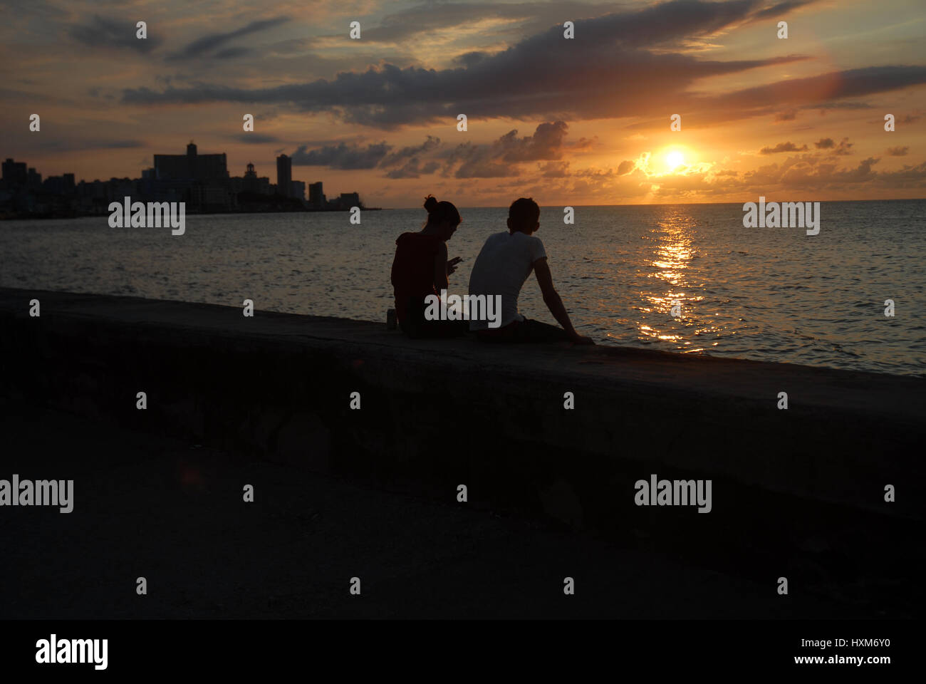 Sonnenuntergang, Malecon in Havanna, Kuba. Stockfoto