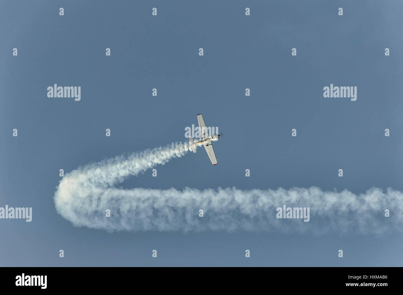 Blick auf einen engen Schalten während einer airshow Stockfoto