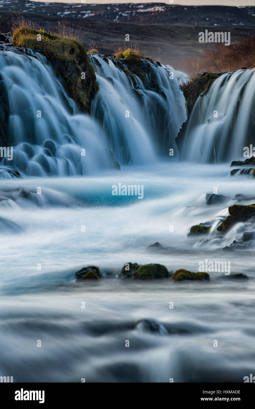 Detail Schuß von Bruarafoss oder Bruarfoss Wasserfall der blaue Gletscherwasser über sie fließt, Island Stockfoto