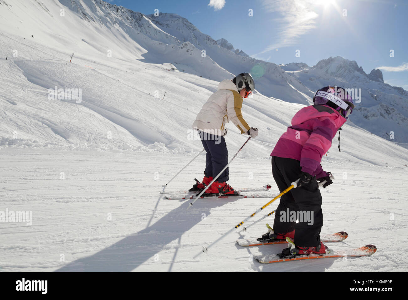 Junge Skifahrer im Domaine de Balme Ski Resort in Le Tour außerhalb von Chamonix-Mont-Blanc. Stockfoto