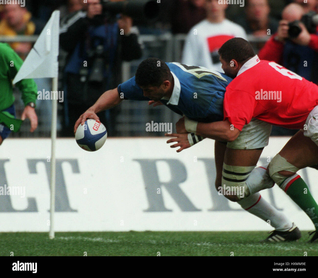 EMILE N'TAMACK & COLIN CHARVIS Frankreich V WALES 8. März 1999 Stockfoto