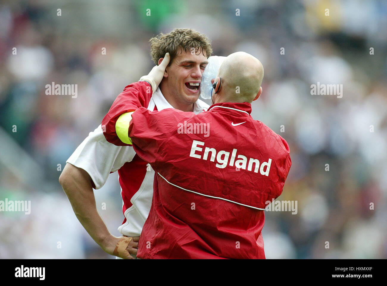 BEN JOHNSON erhält Achtung ENGLAND V Barbaren TWICKENHAM LONDON 25. Mai 2003 Stockfoto