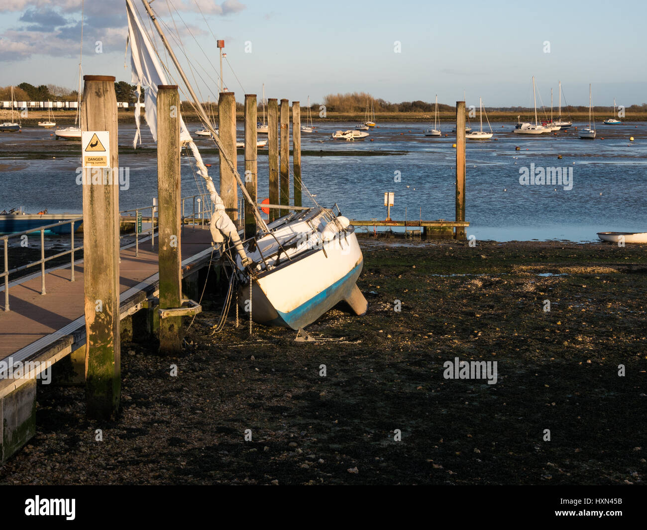 Verlassenen Yacht links am Steg Stockfoto