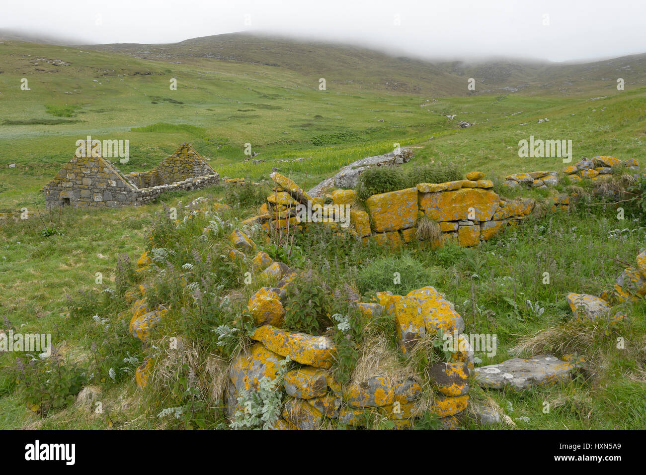 Verlassenen Hütten auf der Isle of Mingulay auf den westlichen Inseln, Schottland. Juni 2015. Stockfoto