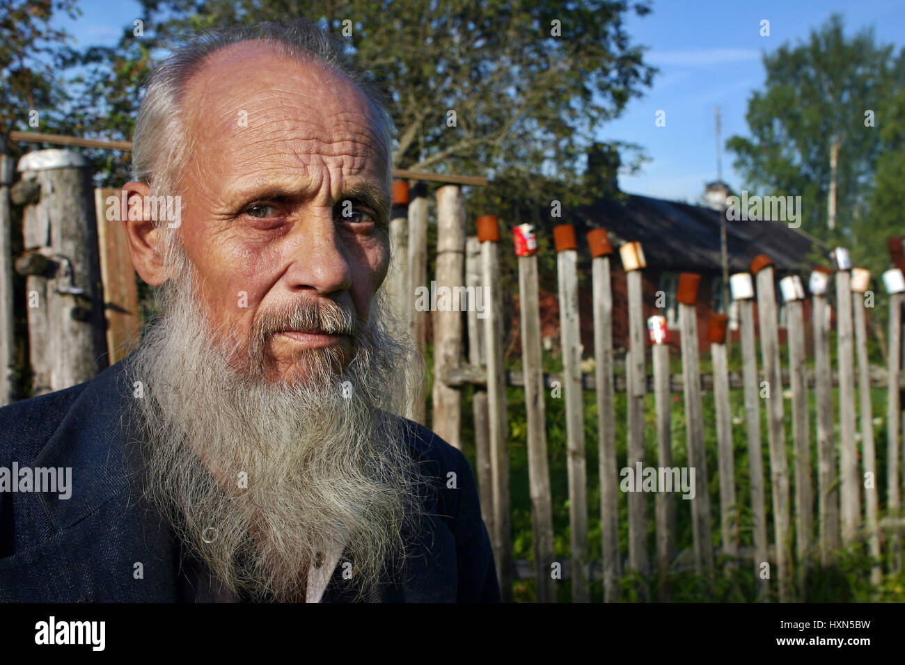 Leningrader Gebiet von St. Petersburg, Russland - 22. Juli 2006: Valentin Stepanovich Shramko 1938 geboren, Nahaufnahme Porträts russischer Bauer, alte ag Stockfoto