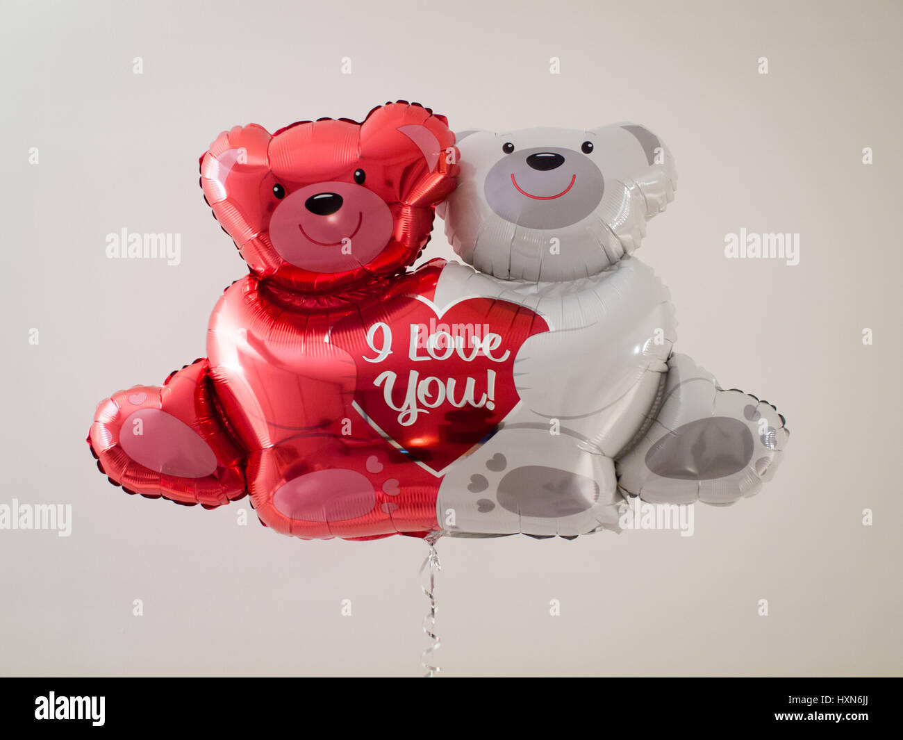 Ein Valentinstag-Bär-Ballon, der "I Love You" sagt :) Stockfoto