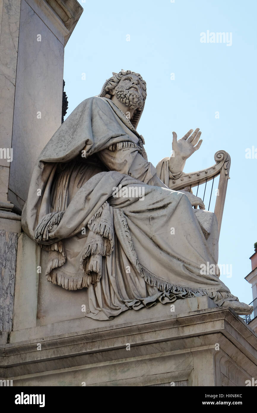 König David von Tadolini auf die Spalte von der Unbefleckten Empfängnis auf Piazza Mignanelli in Rom, Italien Stockfoto