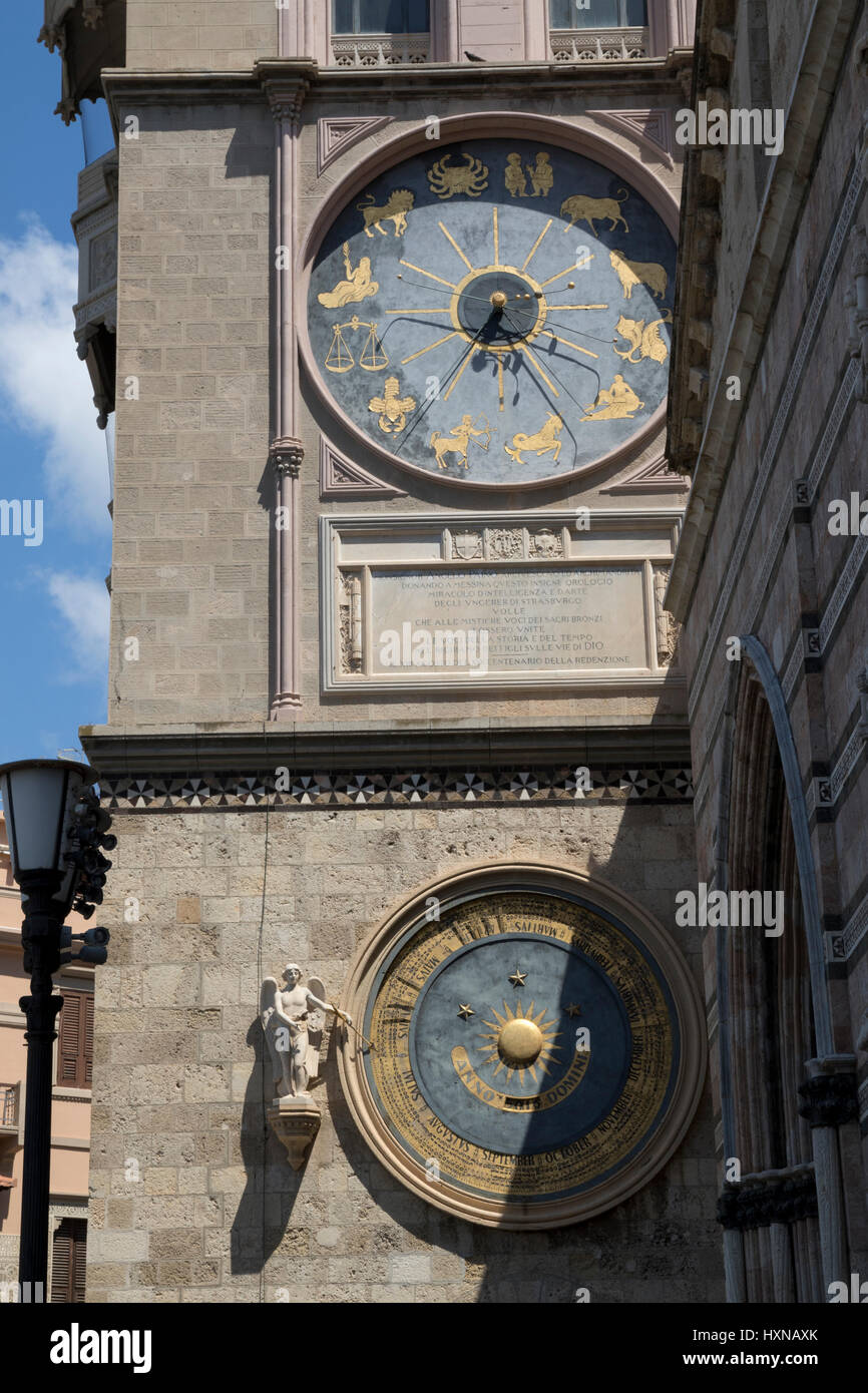 Die astronomische Uhr der Kathedrale von Messina auf Sizilien  Stockfotografie - Alamy