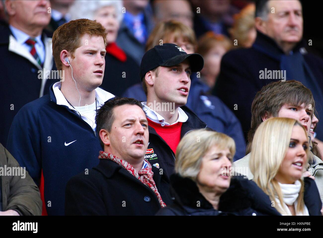 Prinz HARRY & Prinz WILLIAM ENGLAND V Italien TWICKENHAM LONDON ENGLAND 10. Februar 2007 Stockfoto