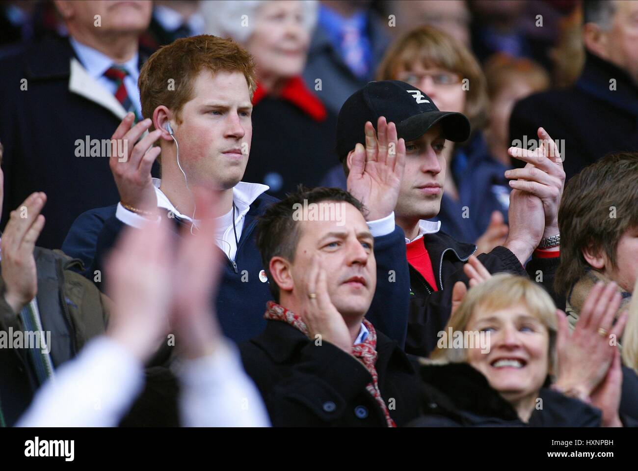 Prinz HARRY & Prinz WILLIAM ENGLAND V Italien TWICKENHAM LONDON ENGLAND 10. Februar 2007 Stockfoto