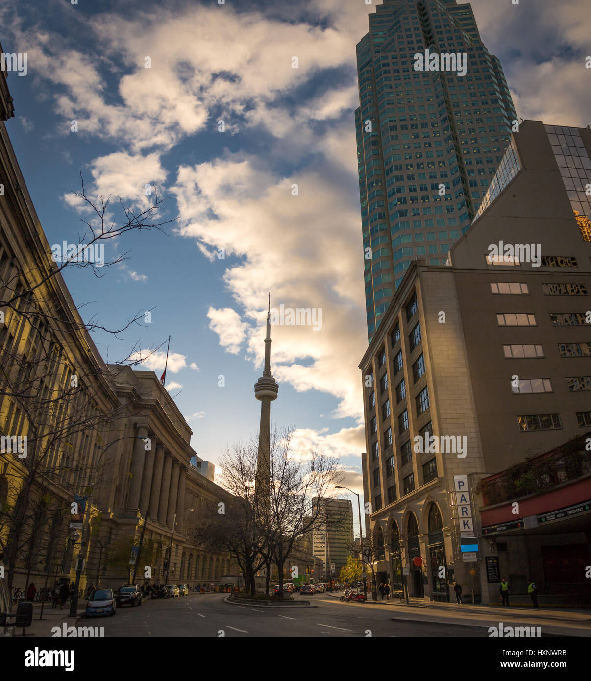 Goldener Sonnenuntergang über Union Station und CN Tower - Toronto, Ontario, Kanada Stockfoto