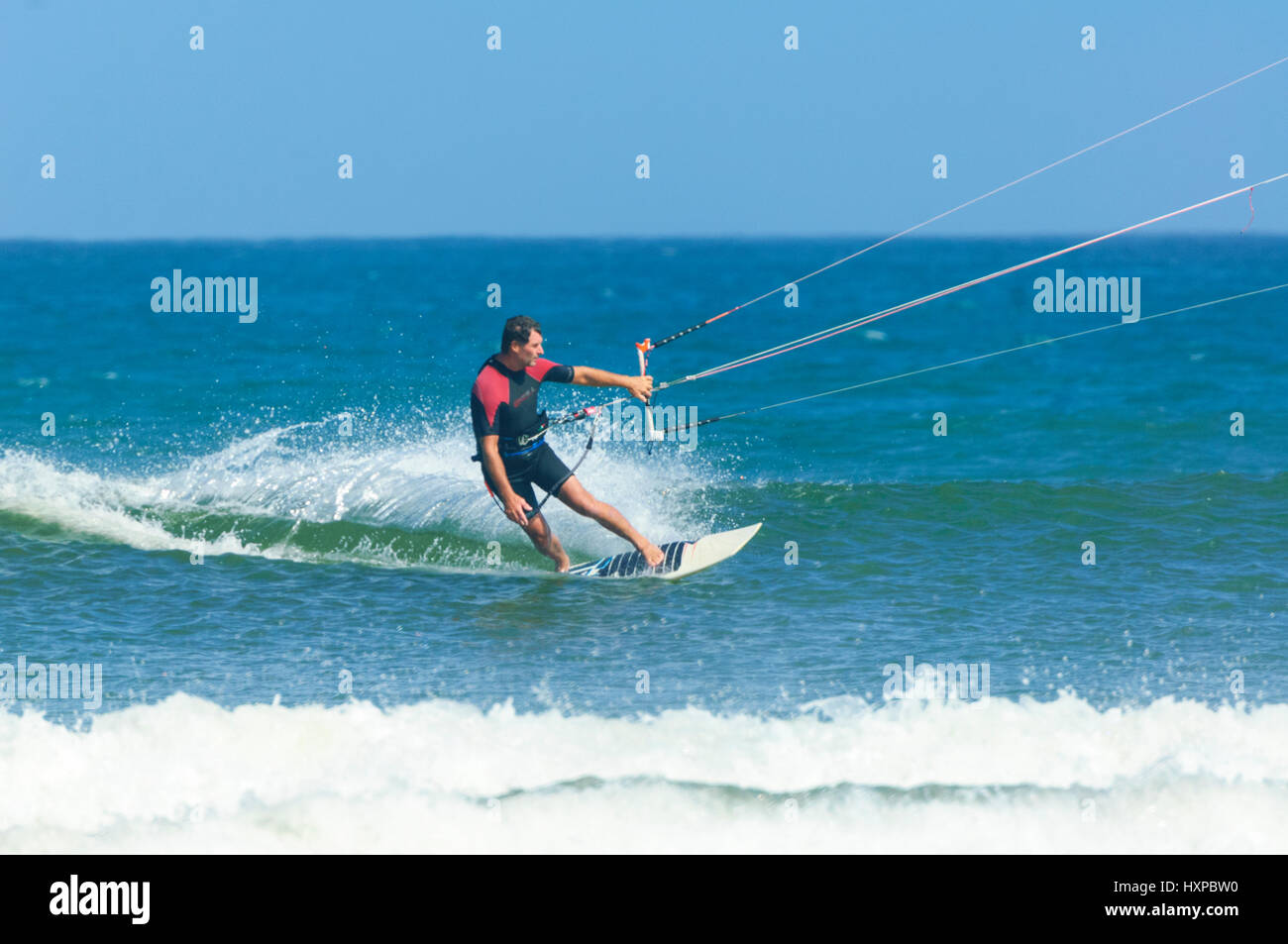 Kitesurfer Surfen am Seven Mile Beach, Gerroa, Illawarra Coast, New-South.Wales, NSW, Australien Stockfoto
