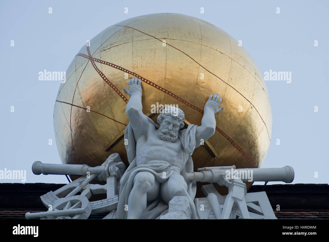 Atlasskulptur der Fassade der Nationalbibliothek, Josefsplatz, Wien Stockfoto