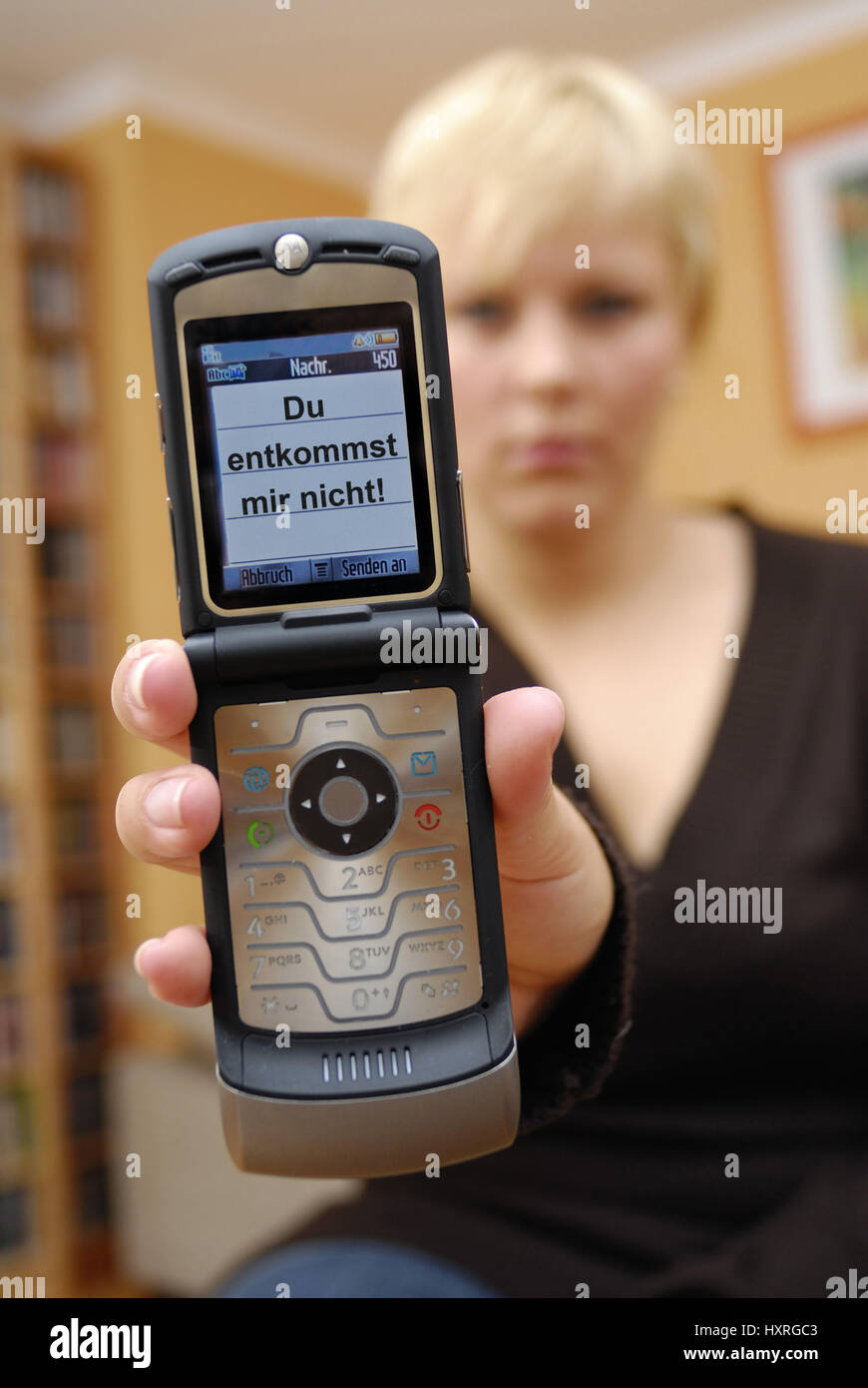 Frau, Frauen, jung, jung, Blond, Blond, Haar, kurze, 20-Year-Old, 20-Year-Old, zwanzig Jahre, Handy, Handys, Telefon, SMS, schreiben, entgeg Stockfoto