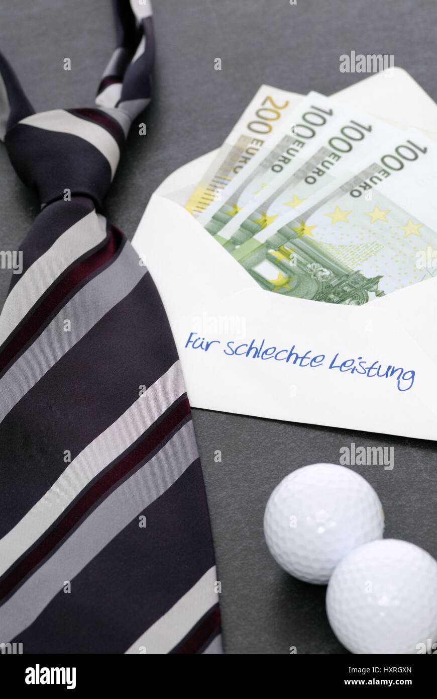 Für Schlechtleistung, Umschlag mit Label und Banknoten, Banker es Bonus Für Schlechte Leistung, Briefumschlag Mit Aufschrift Und Geldscheinen, Bankier Stockfoto