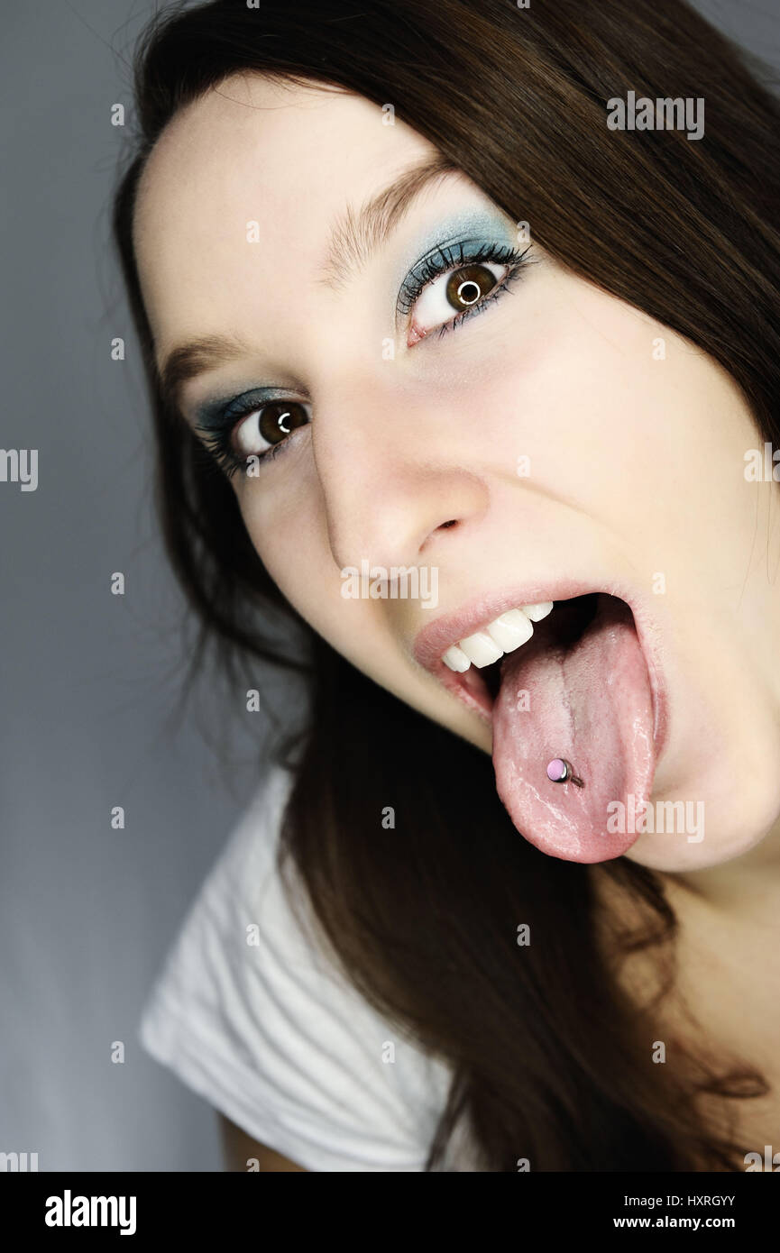 Frau mit zunge -Fotos und -Bildmaterial in hoher Auflösung – Alamy