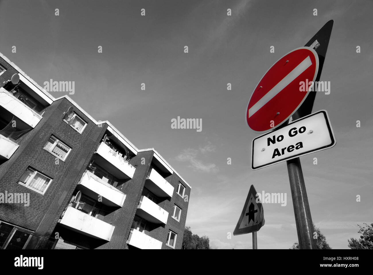 Nein, geh, Bereich, Bereiche, No Go Area, No Go Bereiche, Straßenschild, Straßenschilder, Eingang, Verbot, Gefahr, Gefahren, macht, Fremdenfeindlichkeit, ausländische Hatre Stockfoto