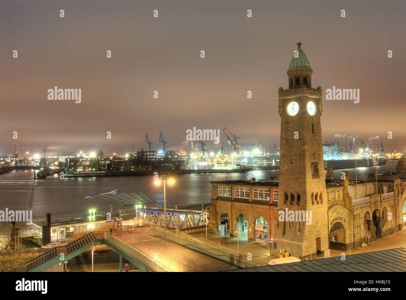 St. Pauli Landungsbrücken, Hafen und Glasenturm in Hamburg, Deutschland, Europa, St. Pauli Landungsbrücken, Hafen Und Glasenturm in Hamburg, Deutschlan Stockfoto