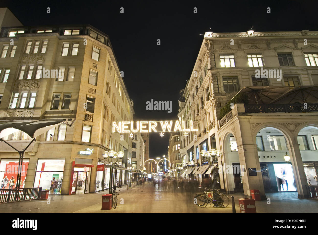 Neue Ufer mit Weihnachtsbeleuchtung und Schleuse Brücke in Hamburg, Deutschland, Europa, Neuer Wall Mit Weihnachtsbeleuchtung Und Schleusenbrücke in Hamb Stockfoto