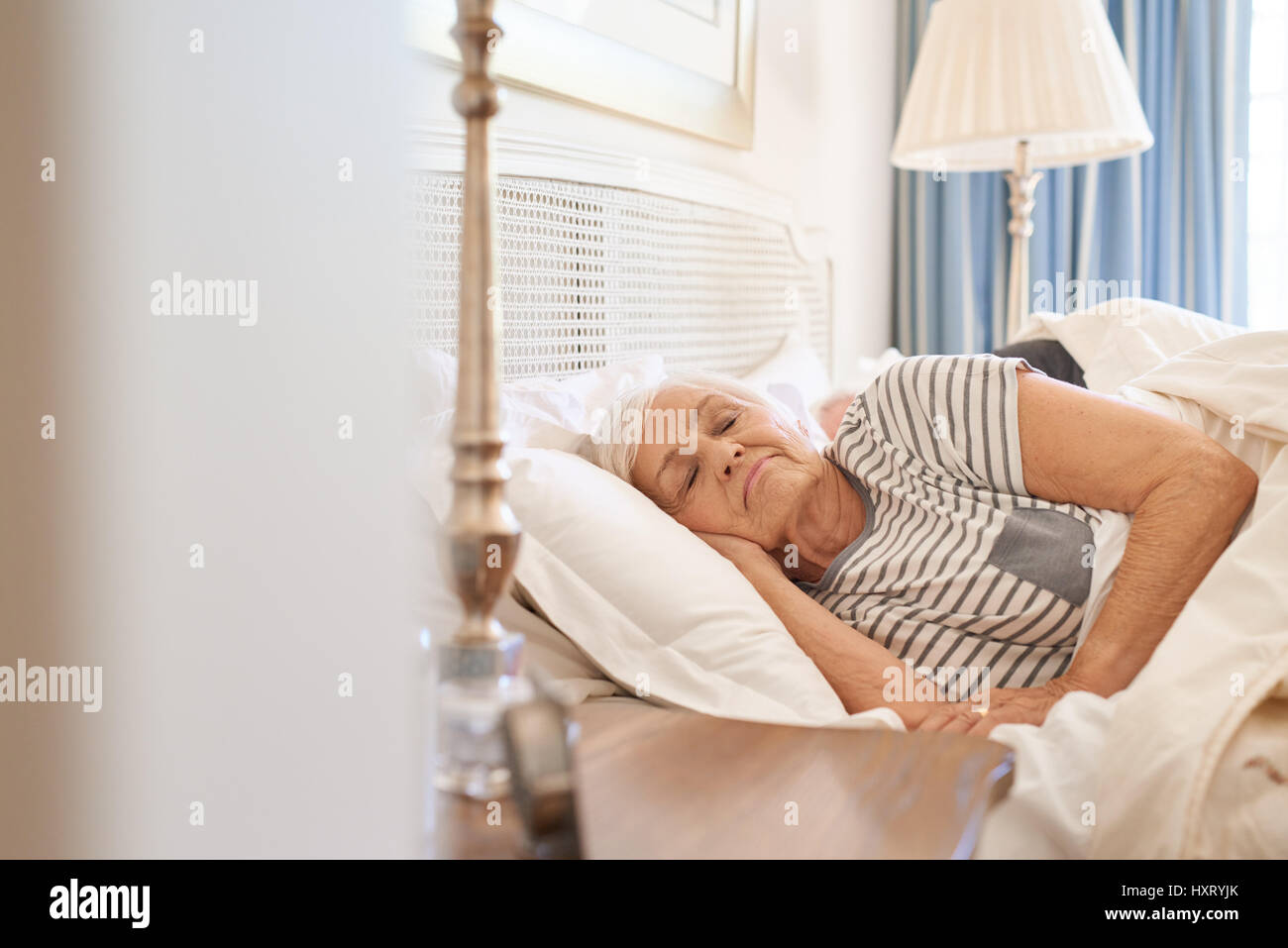 Plötzliches Einschlafen Im Sitzen Im Alter www.alamy.de