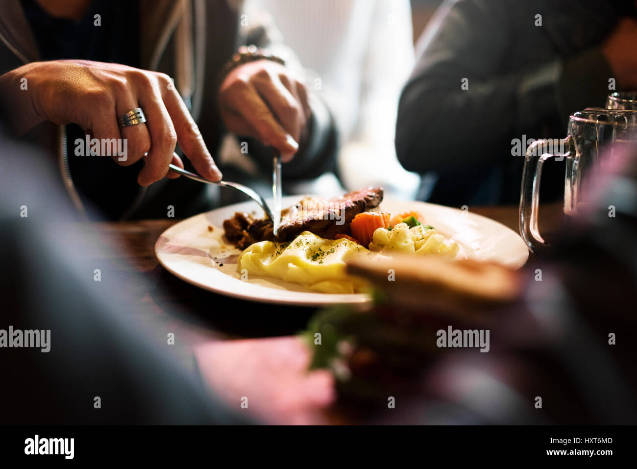 Menschen essen Essen Mea; Restaurant Stockfoto