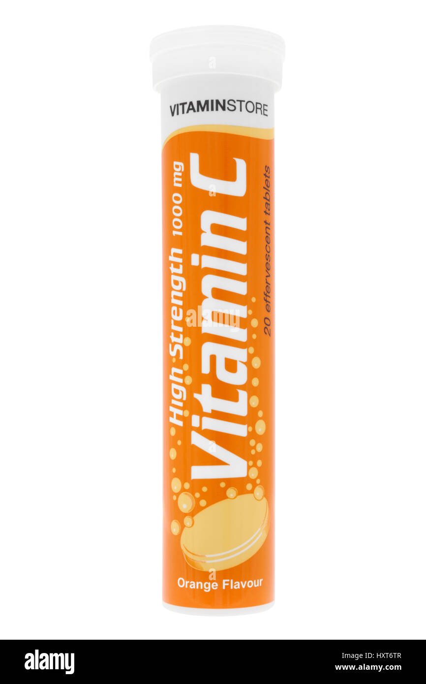 Tube löslich Vitamin-C-Tabletten auf weißem Hintergrund Stockfotografie -  Alamy