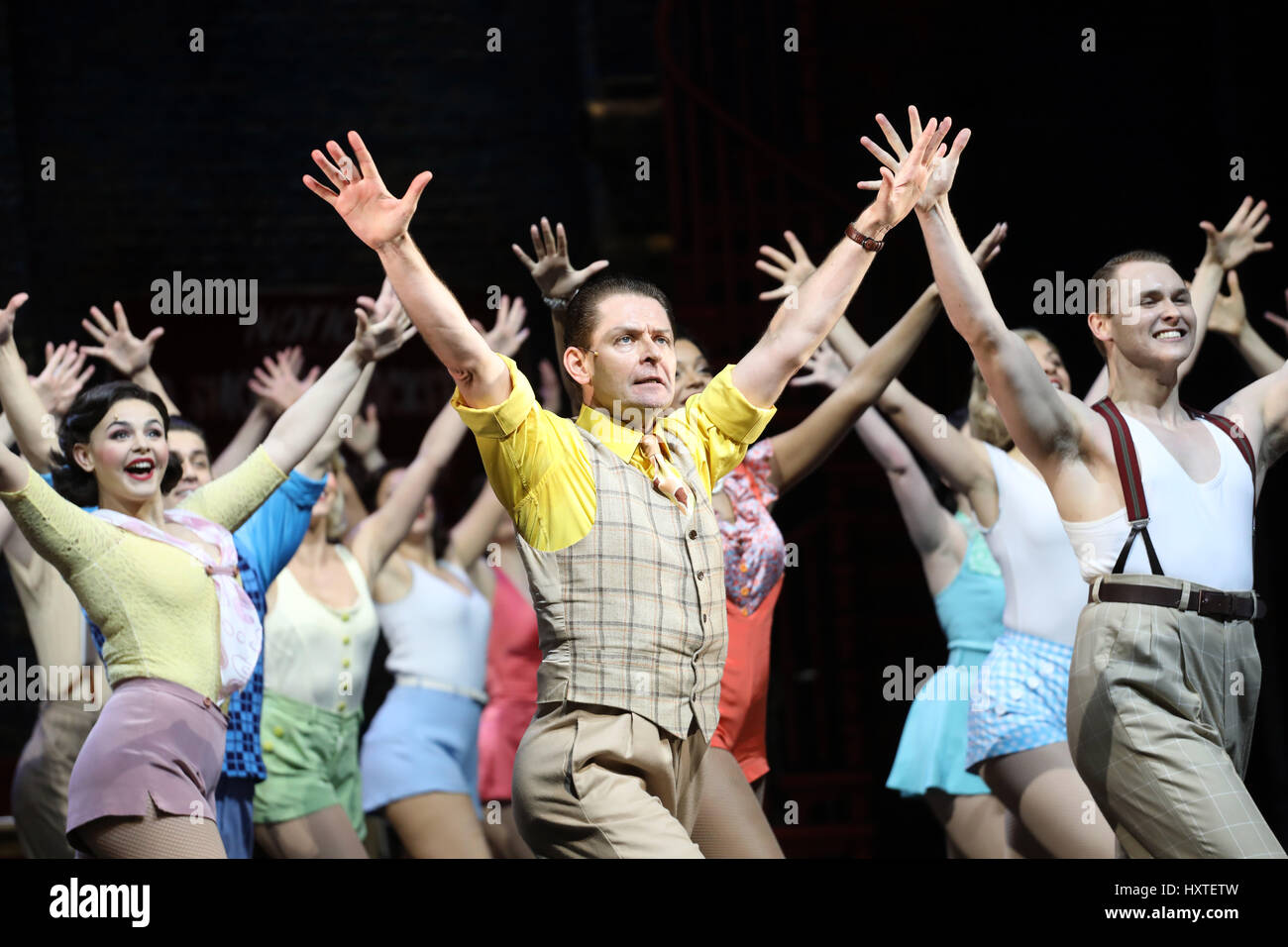 London, UK. 30. März 2017. Bild zeigt: 42nd Street show im Theatre Royal Drury Lane Ensemble cast Line-up Pic von Gavin Rodgers/Pixel 8000 Ltd Credit: Gavin Rodgers/Alamy Live News Stockfoto