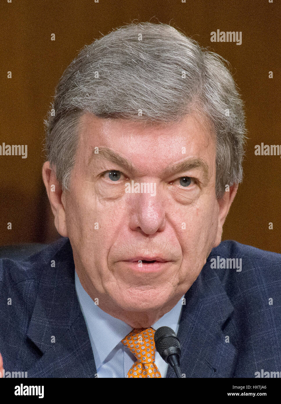 Washington DC, USA. 30. März 2017. Senator der Vereinigten Staaten Roy Blunt (Republikanische von Missouri), Fragen der Zeugen während uns Senate Select Committee on Intelligence öffentliche Anhörung mit dem Titel "Desinformation: A Primer in russischen aktive Maßnahmen und Einfluss Kampagnen auf dem Capitol Hill in Washington, DC auf Donnerstag, 30. März 2017. Bildnachweis: Ron Sachs/CNP/MediaPunch/Alamy Live-Nachrichten Stockfoto