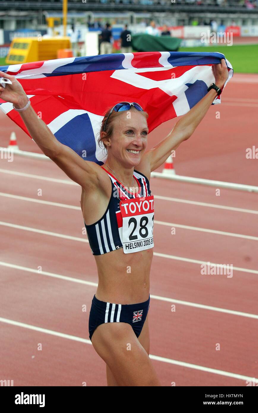 PAULA RADCLIFFE mit Flagge MARATHON WORLD ATHLETICS Olympiastadion HELSINKI Finnland 14. August 2005 Stockfoto