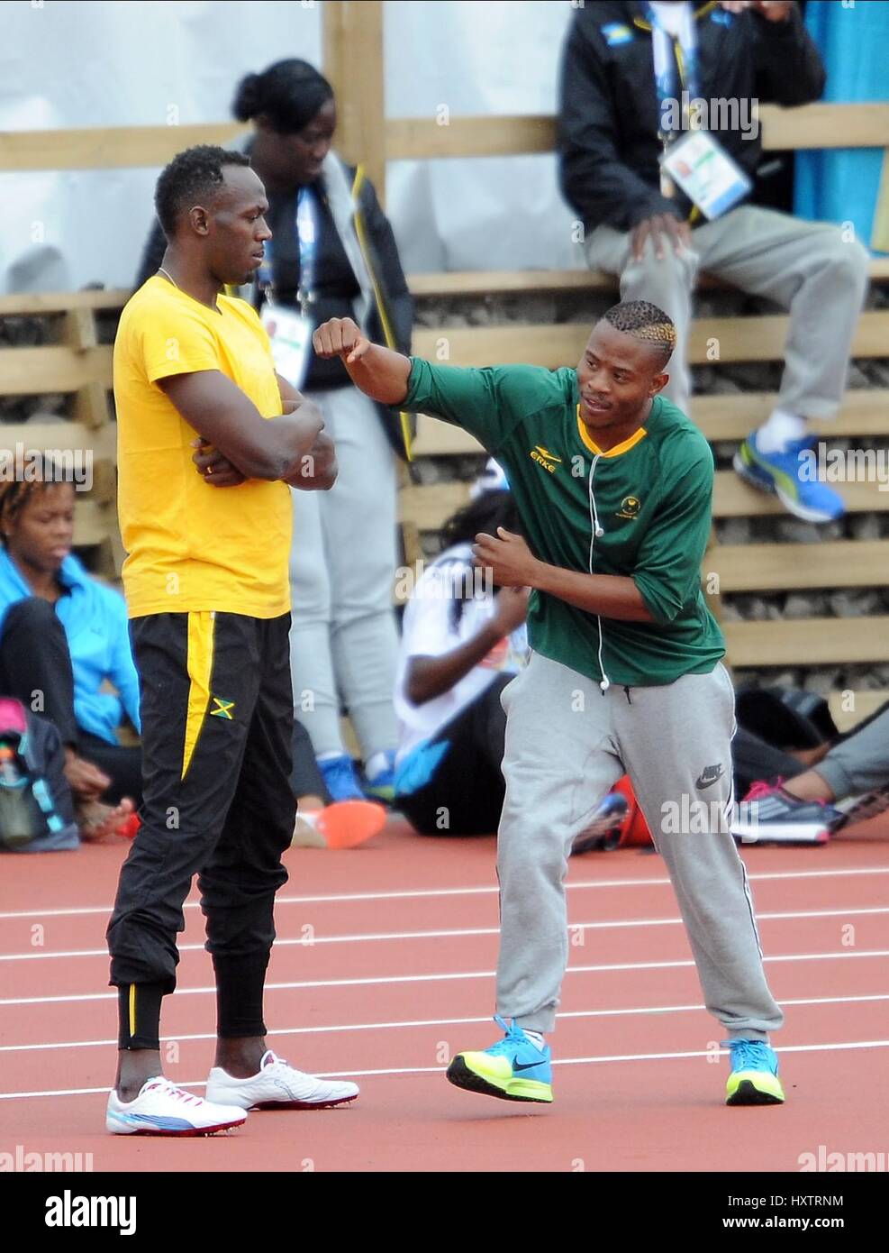 USAIN BOLT & SIMON MAGAKWE (also Jamaika HAMPDEN PARK GLASGOW Schottland 31. Juli 2014 Stockfoto