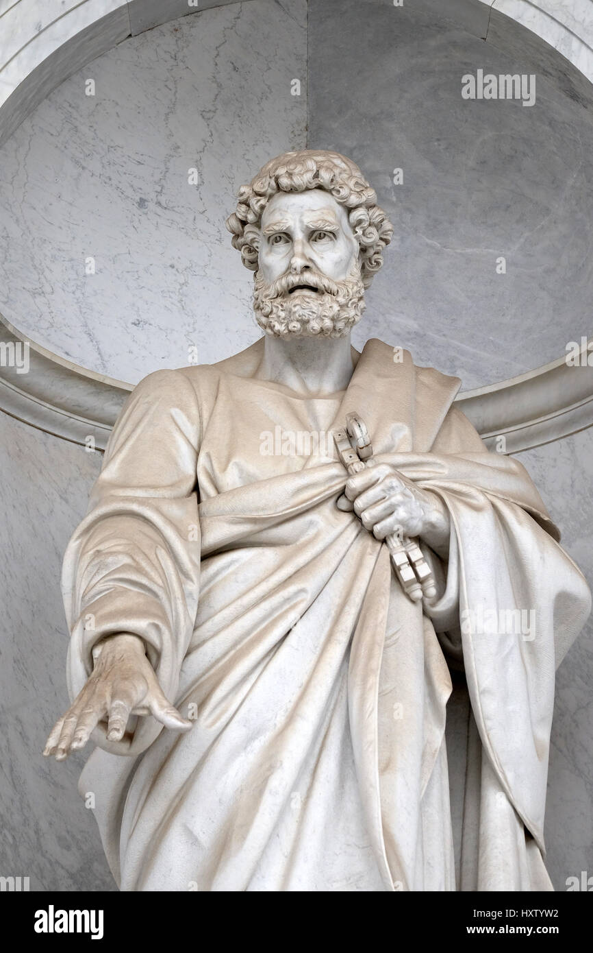 St. Petrus-Statue vor der Basilika Sankt Paul vor den Mauern, Rom, Italien Stockfoto