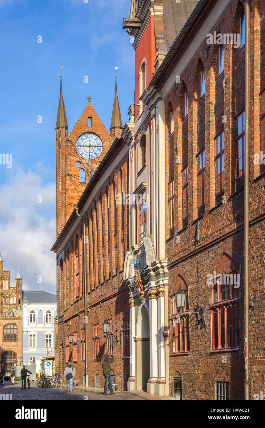 Dach Giebel des Rathauses von der Hansestadt Stralsund, Mecklenburg-Vorpommern, Deutschland. Stockfoto