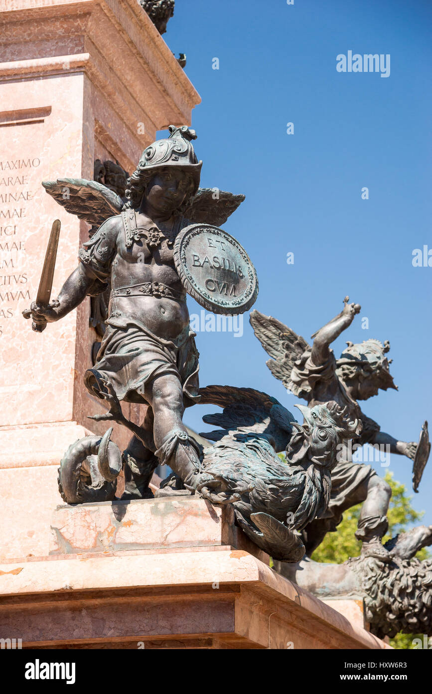 München, Deutschland - 7. Juni 2016: Die Mariensaule ist eine Mariensäule auf dem Marienplatz in München gelegen. An jeder Ecke auf die Spalte pedes Stockfoto