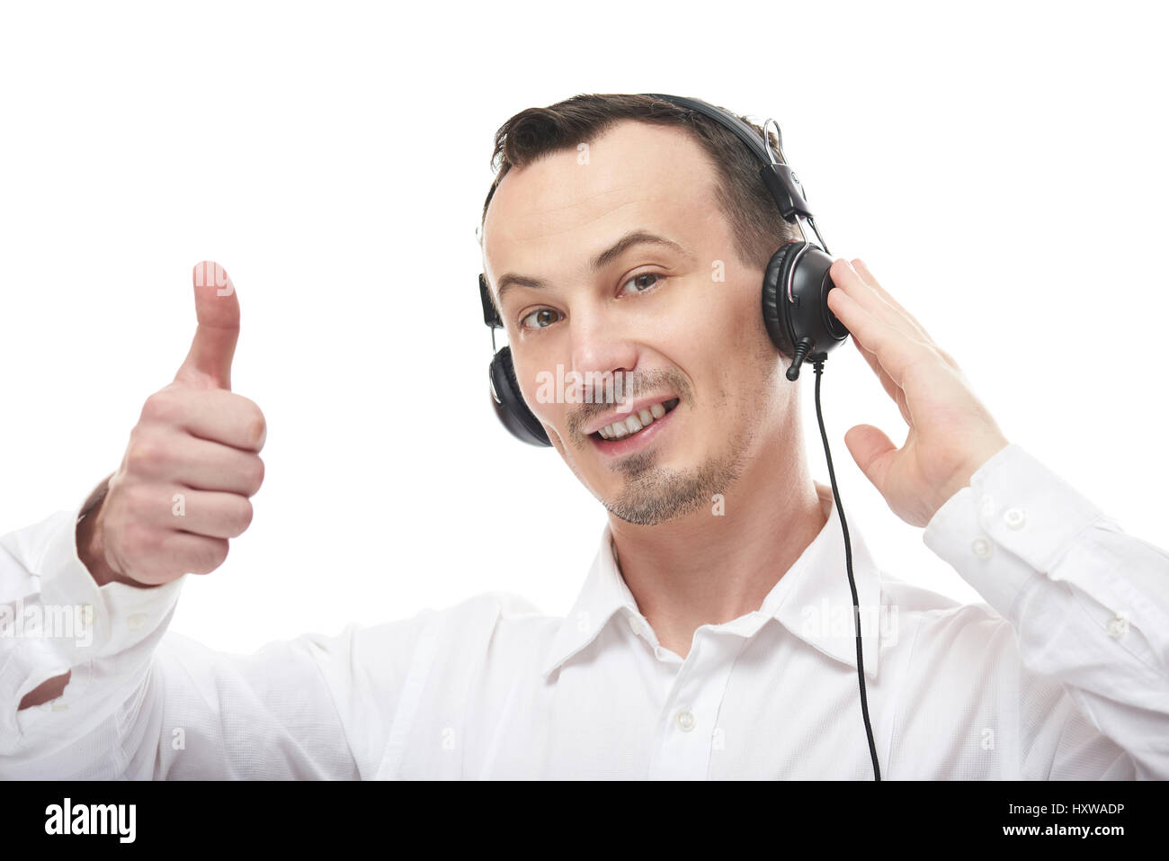 Mann-Vortrag über Kopfhörer Porträt isoliert auf weißem Hintergrund. Betreiber im Call-center Stockfoto