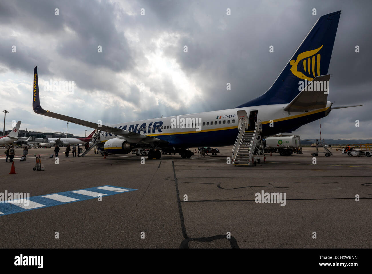Ein Ryanair-Planerynair Einschiffung Passagiere am Flughafen Marseille, Frankreich Stockfoto