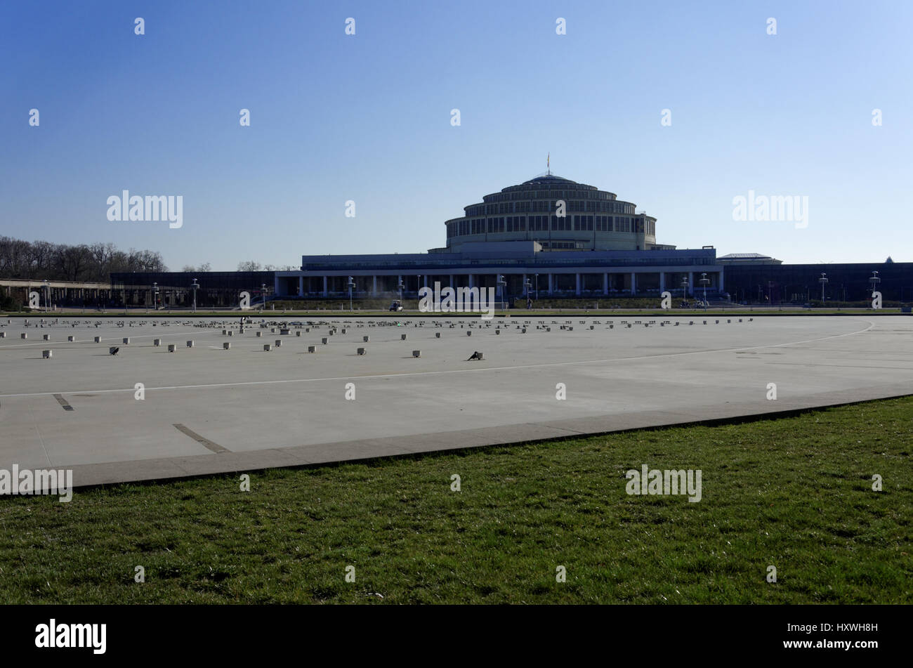 Hala Stulecia wir Wroclawiu (Jahrhunderthalle, Jahrhunderthalle, Hala Ludowa). Es wurde nach den Plänen des Architekten Max Berg gebaut. Stockfoto