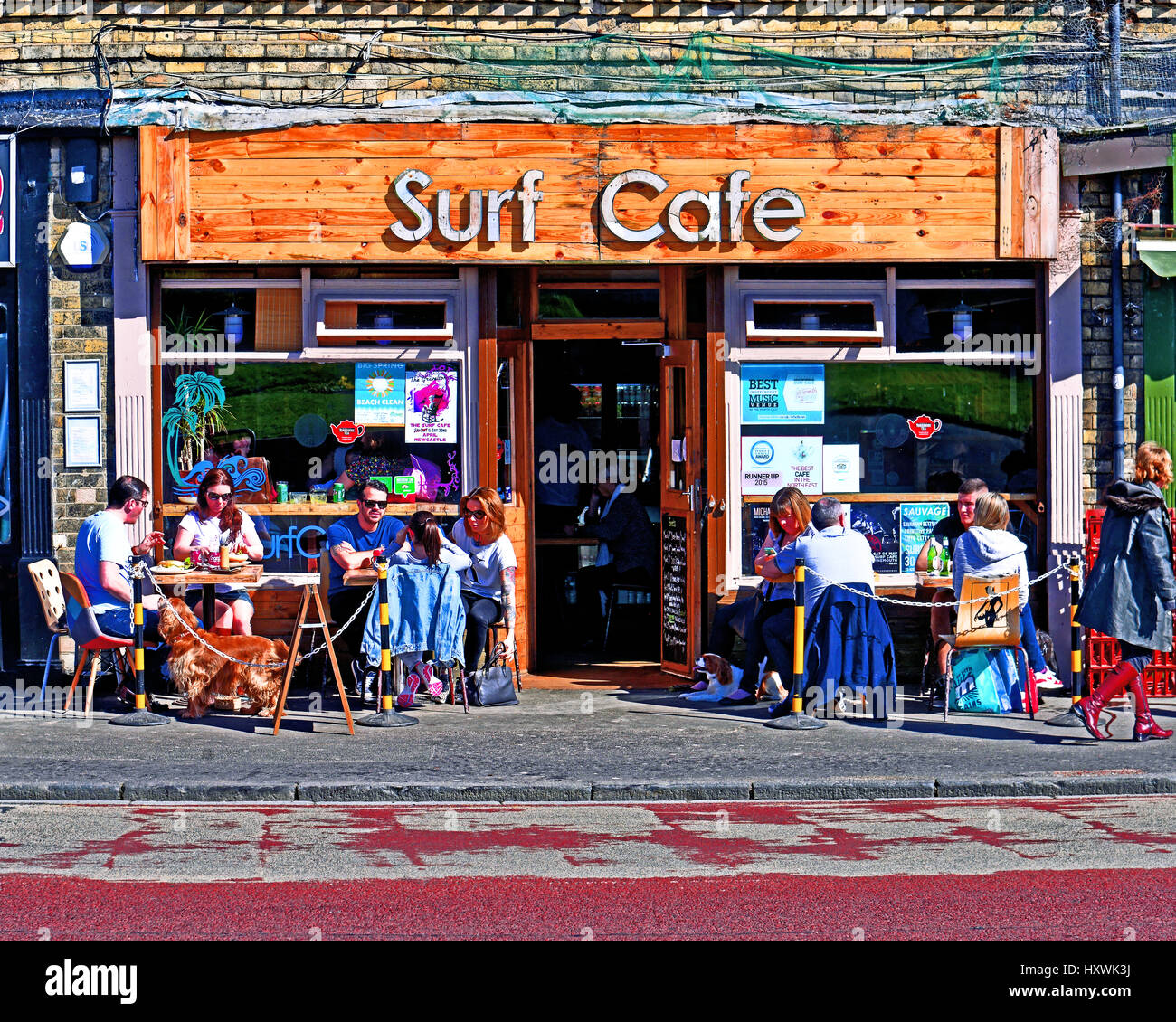 Café Surfer Miete und Essen Surfshop Stockfoto