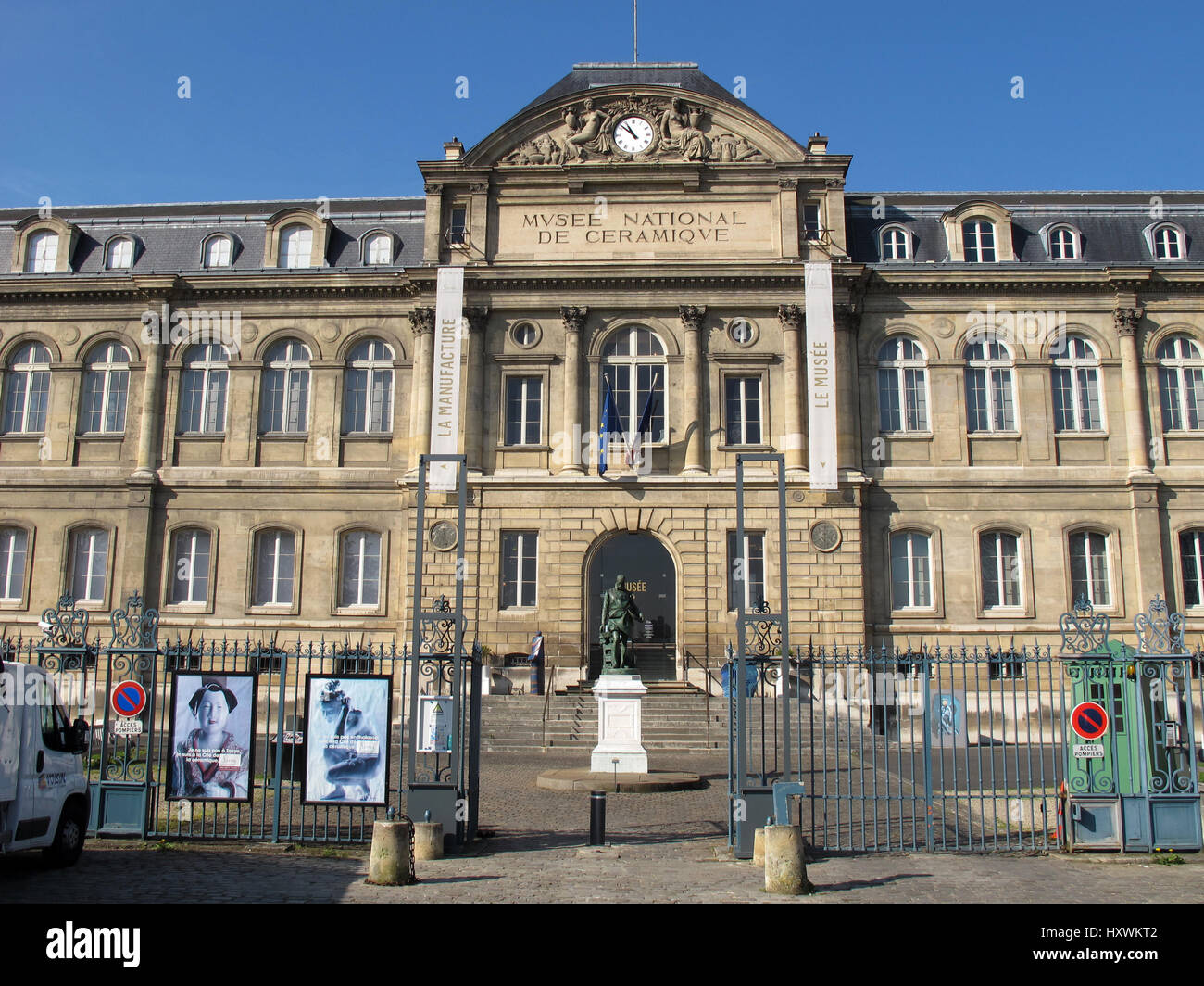 Musée National de Ceramique, National Museum of Ceramics, Bernard Palissy Statue, Sevres, Hauts-de-Seine, Paris, Frankreich Stockfoto