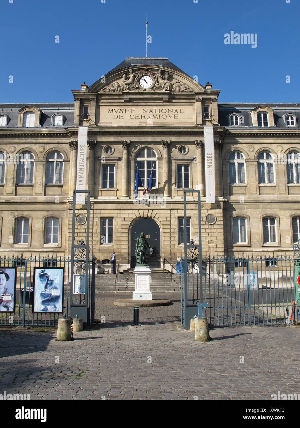 Musée National de Ceramique, National Museum of Ceramics, Bernard Palissy Statue, Sevres, Hauts-de-Seine, Paris, Frankreich Stockfoto